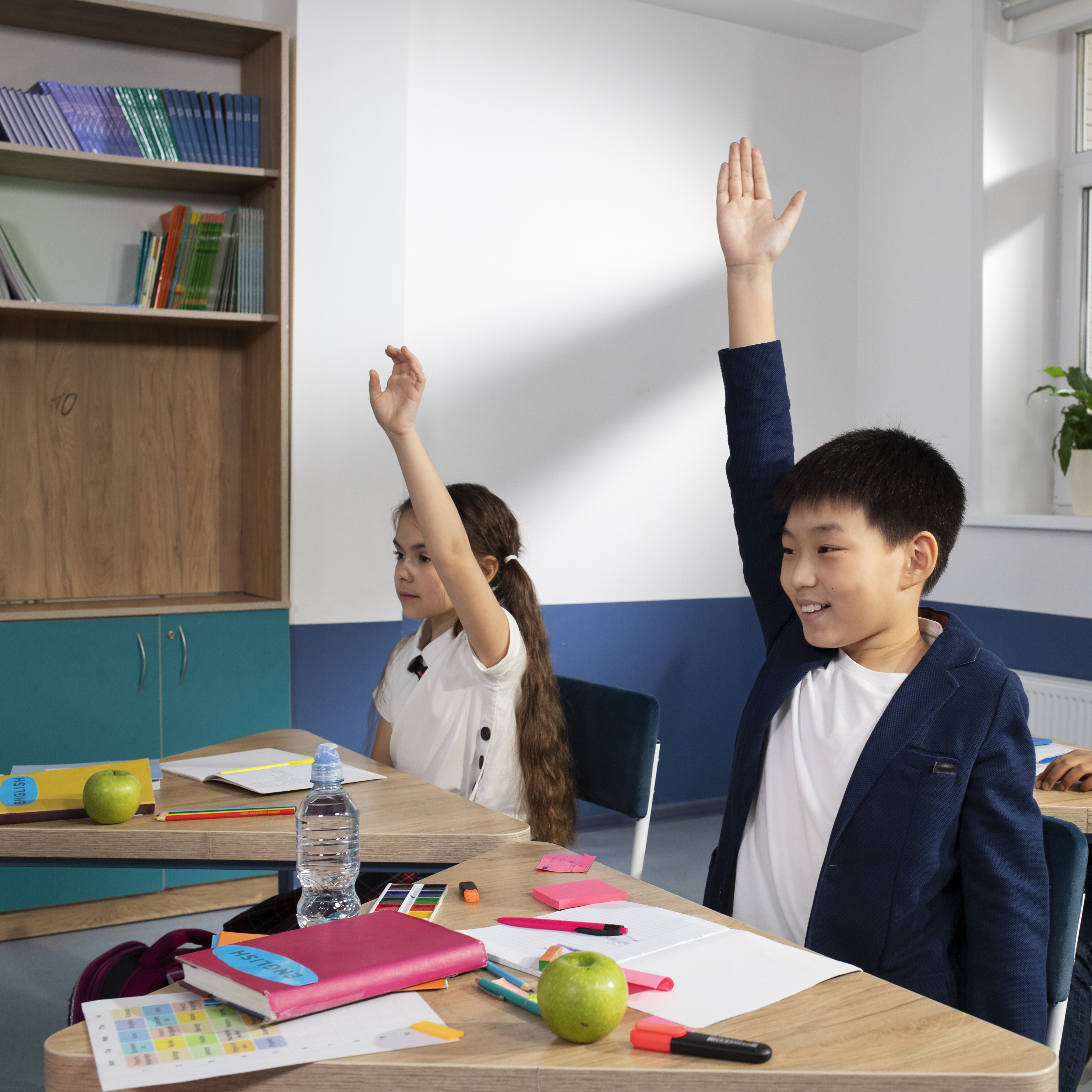 kids-classroom-taking-english-class